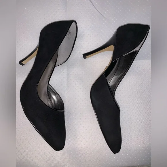AK Anne Klein Size 6 M Black Genuine Suede Leather Pump - Picture 12 of 16